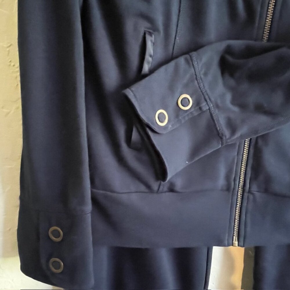 CAbi zippered hoodie/pants, Navy, Sz M, capri/ankle length pants, brass snaps - Picture 7 of 14